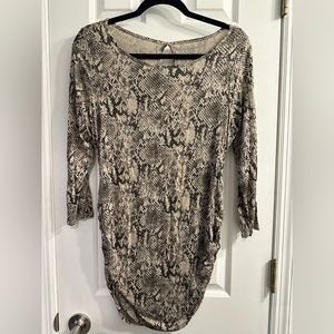 Motherhood Maternity 3/4 Sleeve Medium Top